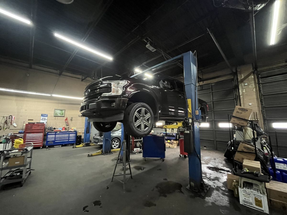 Mercedes-Benz GLE White Oil Change Service step 5 at TOP CONCEPT auto repair shop Philadelphia PA